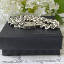 Lade das Bild in den Galerie-Viewer, Vintage 1964 Sterling Silver Heart Padlock Curb Bracelet
