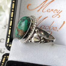 画像をギャラリービューアに読み込む, Vintage Sterling Silver &amp; Turquoise Native American Ring. Heart Motif Turquoise Gemstone Cabochon Ring. Boho Silver Ring, UK/K, US/5-1/4
