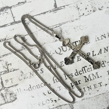 Charger l&#39;image dans la galerie, Vintage English Sterling Silver Cross Pendant Necklace. Engraved Silver Large Trefoil Cross &amp; 22&quot; Chain. Christian Cross Bottony Pendant
