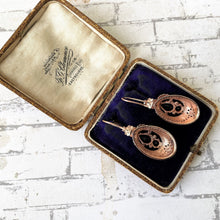 Lade das Bild in den Galerie-Viewer, Victorian 9ct Rose Gold Etruscan Revival Garnet Drop Earrings, Boxed. Antique Bohemian Garnet Pendant Drop Earrings. Victorian Gold Jewelry
