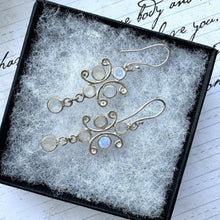 Cargar imagen en el visor de la galería, Vintage Sterling Silver Moonstone Drop Hook Earrings. Art Nouveau Style 5ct Moonstone Earrings. Gemstone Set Chandelier Drop Earrings
