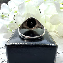 Lade das Bild in den Galerie-Viewer, Vintage Sterling Silver, Onyx &amp; Diamond Gents Ring. Classic Gemset Signet Style Ring. English Hallmarked Ring Size UK M-1/2, US 11.5

