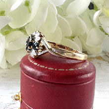 画像をギャラリービューアに読み込む, Vintage 1970&#39;s 9ct Gold Sapphire Diamond Daisy Flower Ring. Yellow &amp; White Gold 3 Stone Royal Blue Sapphire Ring, Size Q UK, Size 8 US

