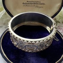 画像をギャラリービューアに読み込む, Victorian c1862 Rose, Thistle &amp; Shamrock Silver Jubilee Bangle Bracelet. Antique Victorian Aesthetic Engraved Hinged Sterling Silver Cuff.
