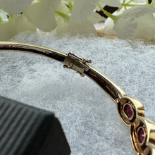 Lade das Bild in den Galerie-Viewer, Vintage 9ct Gold Ruby &amp; Diamond Bangle Bracelet. Solid Curb Chain Style Heavy Quality Gold Bangle. Gemstone Set Yellow Gold Hinged Bangle
