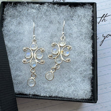 Lade das Bild in den Galerie-Viewer, Vintage Sterling Silver Moonstone Drop Hook Earrings. Art Nouveau Style 5ct Moonstone Earrings. Gemstone Set Chandelier Drop Earrings
