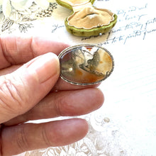 Lade das Bild in den Galerie-Viewer, Victorian Sterling Silver Scottish Agate Brooch. Small Dendritic Quartz Scottish Pebble Lapel/Cravat Pin. Oval Moss Agate Victorian Brooch
