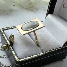 Carica l&#39;immagine nel visualizzatore di Gallery, Antique Georgian 9ct Gold Rectangular Mourning Ring With Hair Weave &amp; Dated Inscription
