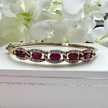 Charger l&#39;image dans la galerie, Vintage 9ct Gold Ruby &amp; Diamond Bangle Bracelet. Solid Curb Chain Style Heavy Quality Gold Bangle. Gemstone Set Yellow Gold Hinged Bangle

