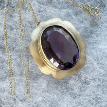 Carica l&#39;immagine nel visualizzatore di Gallery, Vintage 9ct Gold 19.50ct Amethyst Solitaire Pendant. Art Nouveau Style Yellow Gold Deep Purple Amethyst Pendant With Optional Gold Chain
