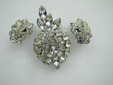 1950s Weiss Clear Crystal Rhinestone Brooch Earring Set. - MercyMadge